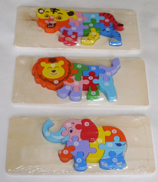 koka puzles uz dēlīša