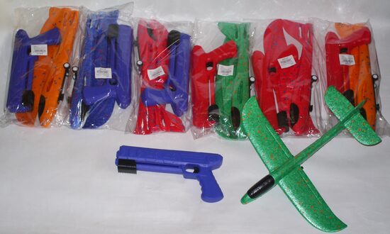 Putuplasta lidmašīna ar palaižamu pistoli