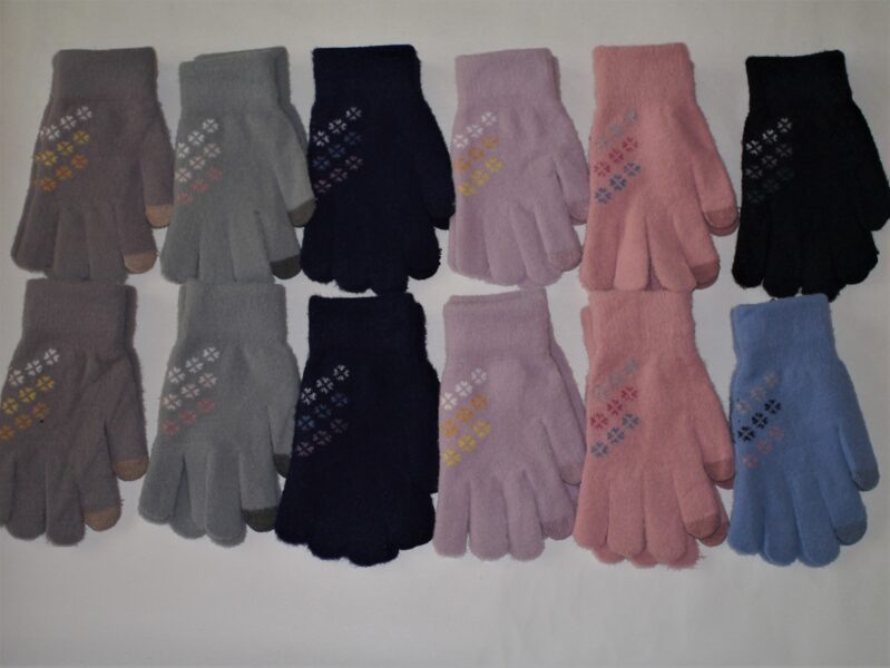 pūkaini pirkstaiņi ornaments